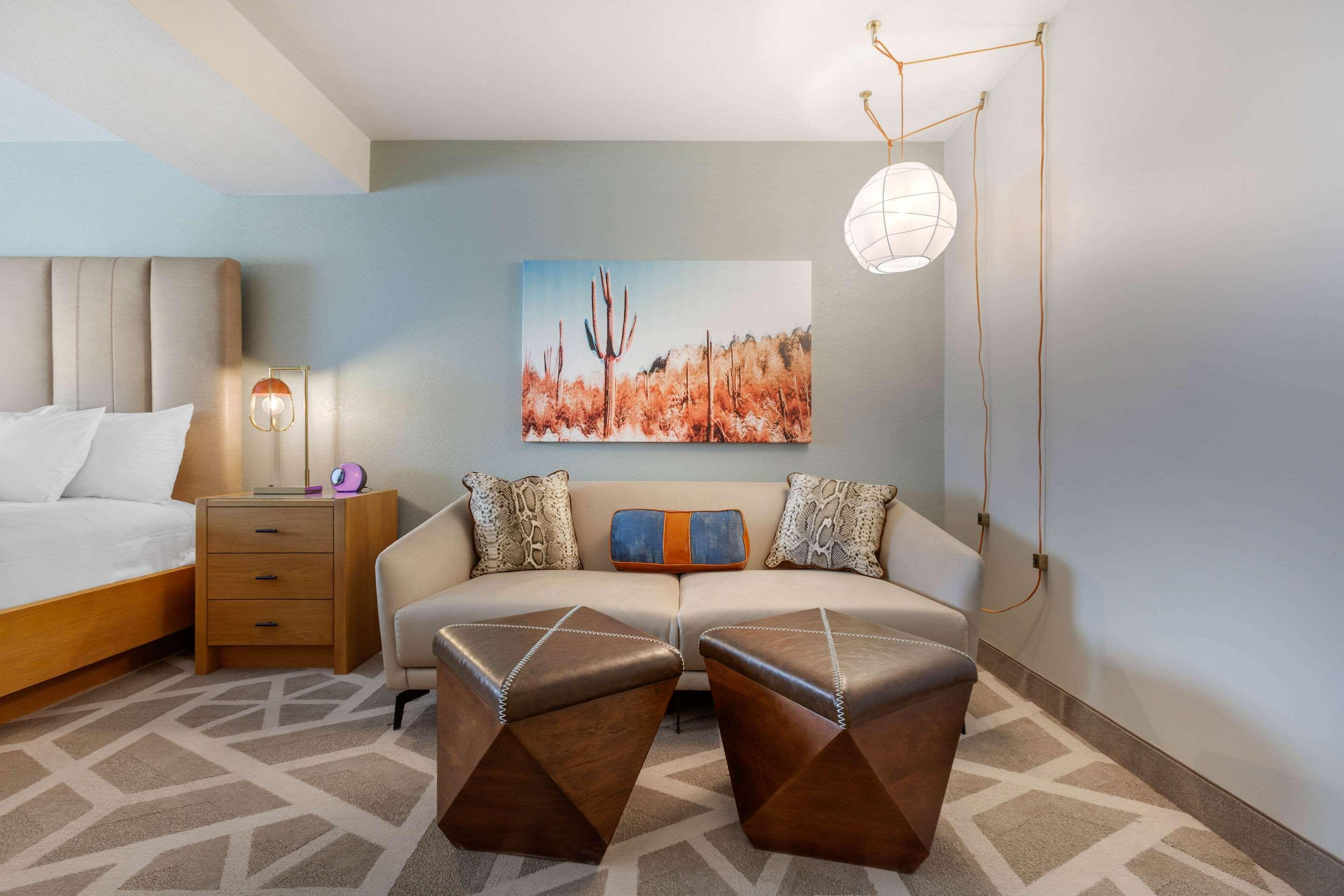 La Quinta & By Wyndham University, Phoenix